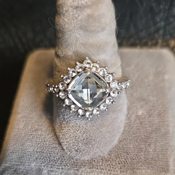 Brrighton Size 8 Clear Crystal Ring - Picture 1 of 8